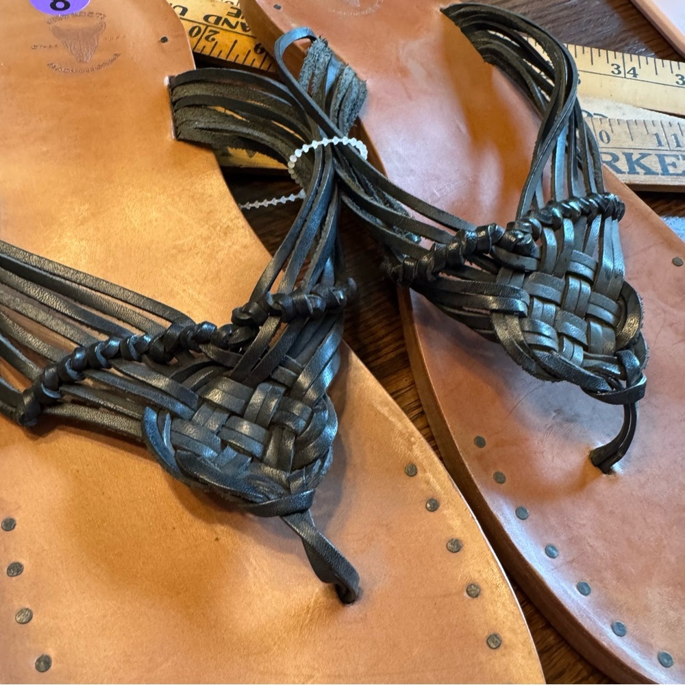 Frye Boots Valley Sandals Braided Thong Slip On Black Leather Size 8 NWT NEW - Picture 2 of 6